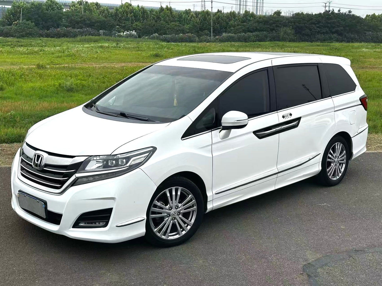 Honda Elysion 2016 Model|2.4L Comfort Trim CVT Automatic Transmission
