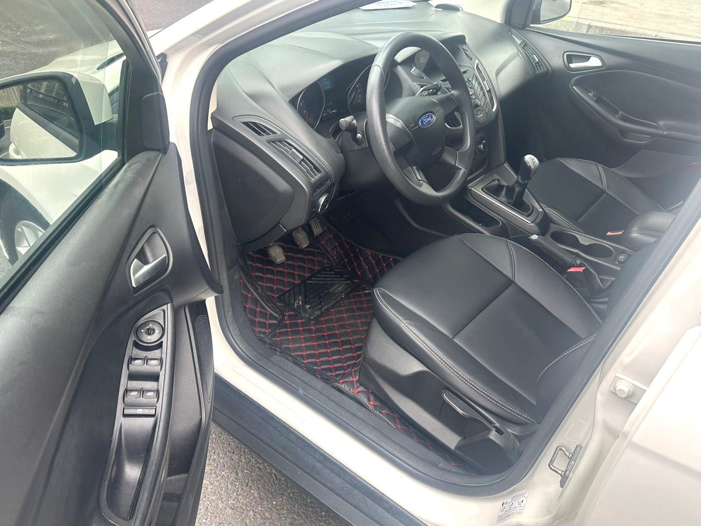 Ford Focus 2012 Hatchback 1.6L Comfort MT
