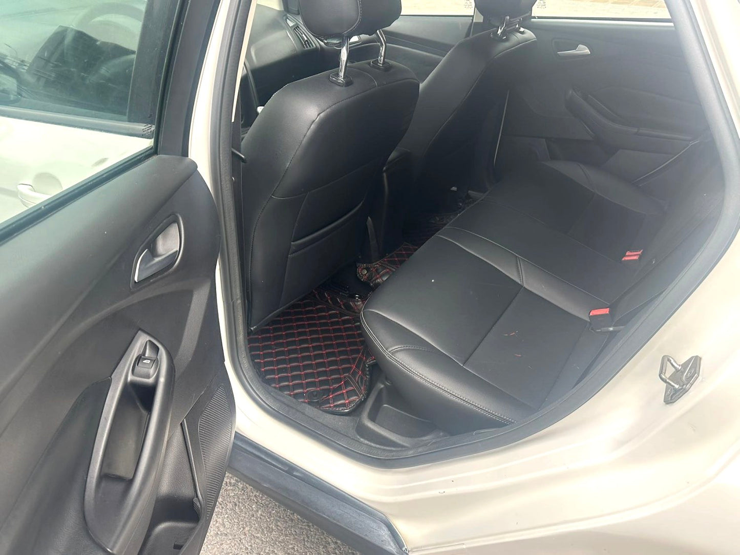 Ford Focus 2012 Hatchback 1.6L Comfort MT