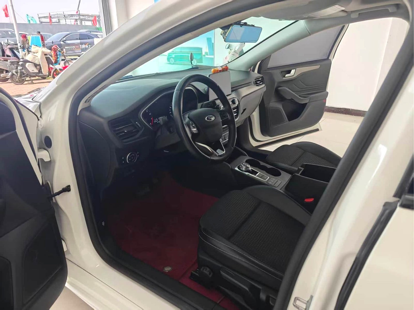 Ford Focus 2017 Model | 1.6L Comfort Smart Edition FWD 6DCT Automatic Compact Gasoline Hatchback
