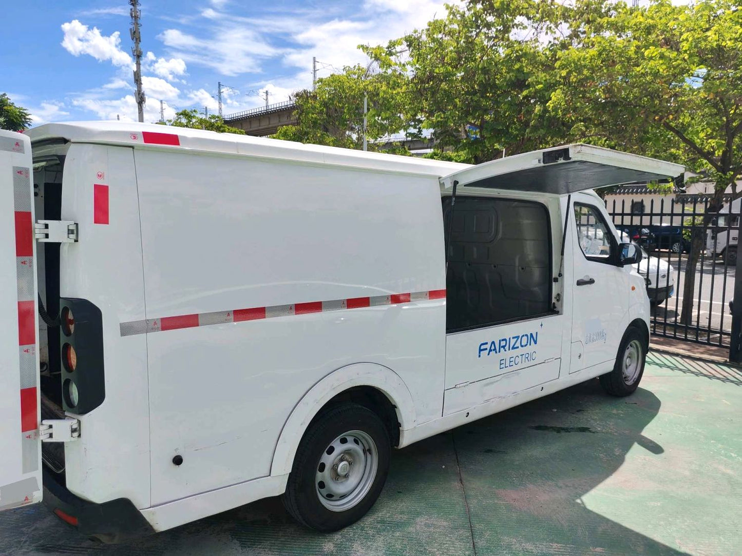 Geely Farizon Starjoy V7E 2024 Model | Premium Edition 41.055kWh Automatic Pure Electric Closed Van