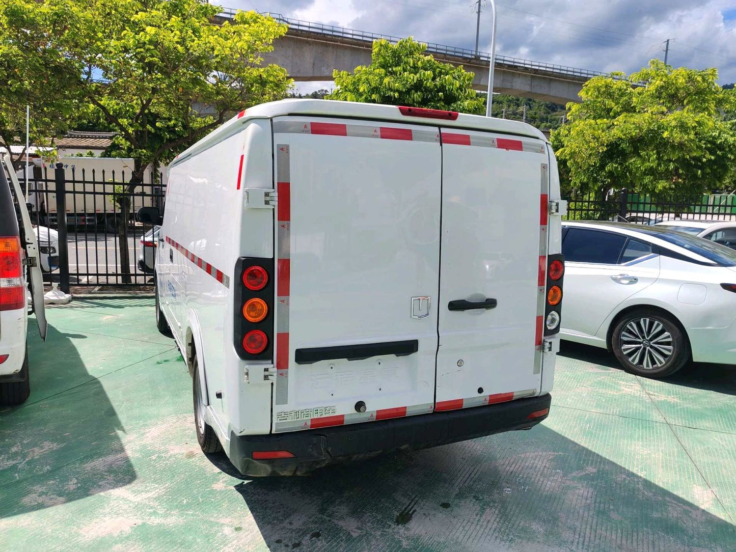 Geely Farizon Starjoy V7E 2024 Model | Premium Edition 41.055kWh Automatic Pure Electric Closed Van