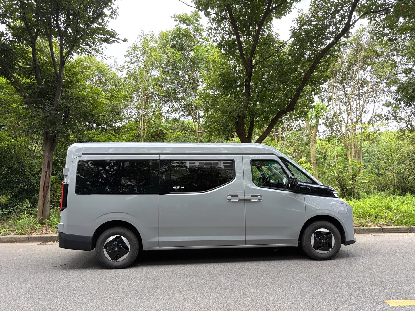 Geely Farizon Super Van 2025 Model | Yuecheng Version 9-Seater Medium Light Bus CATL 83kWh Automatic