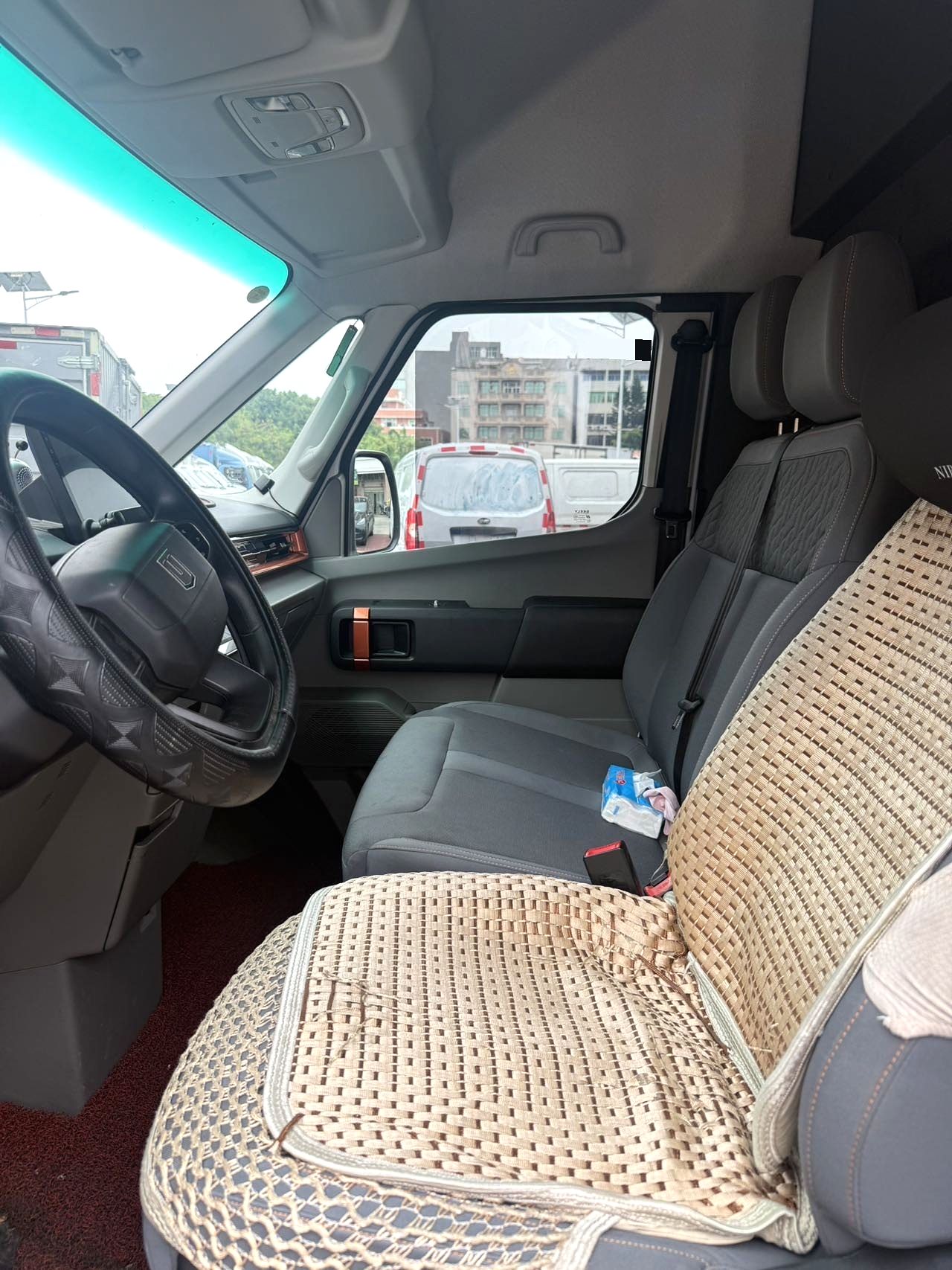 Geely Farizon Super Van 2024 Model | Wealth Version Medium Wheelbase High Roof Automatic Box Van