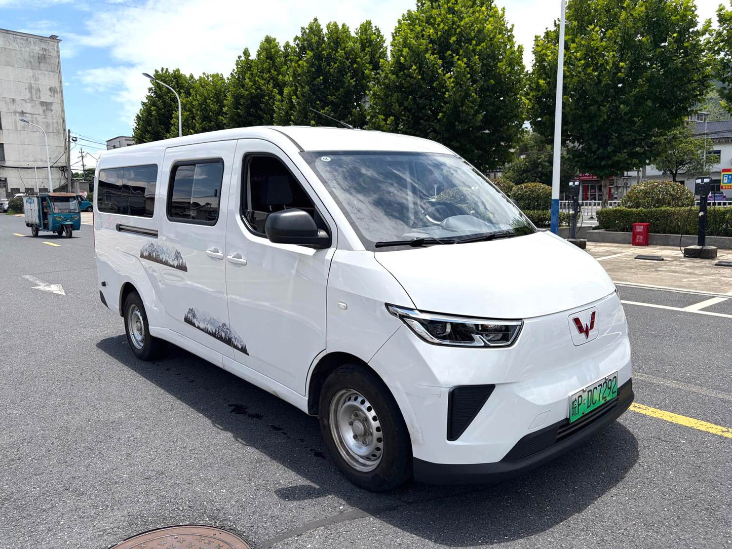 Wuling Yangguang 2025 Model | Comfort Version Passenger Van 400km Range Automatic