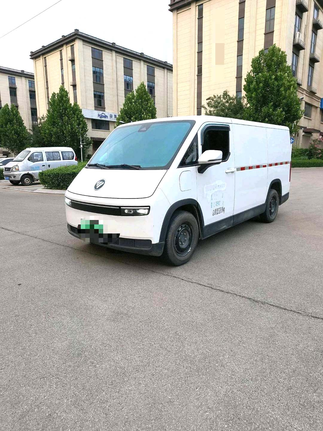Foton View i7 2024 Model | Short Wheelbase Flat Roof Automatic Passenger Van