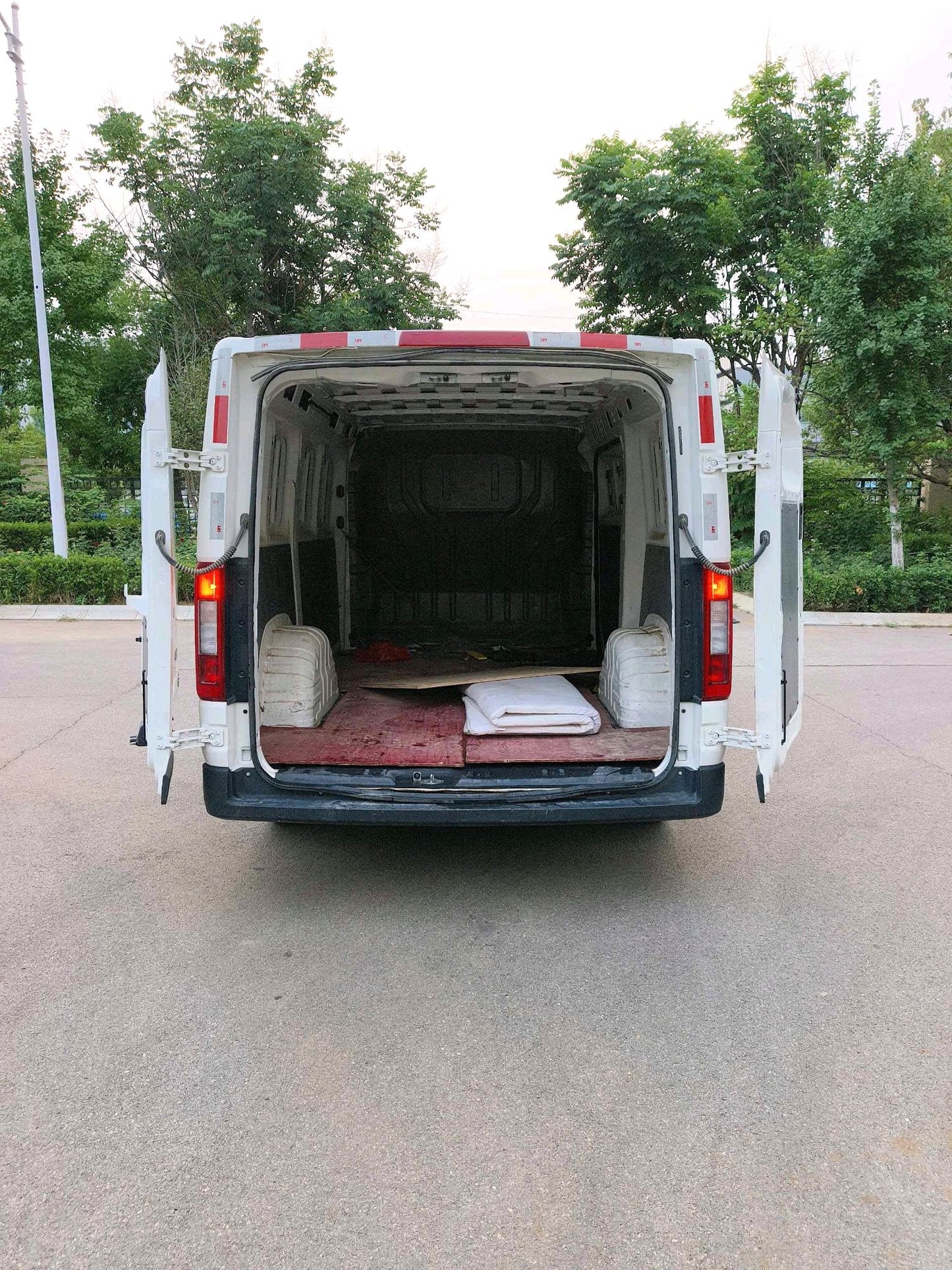 Foton View i7 2024 Model | Short Wheelbase Flat Roof Automatic Passenger Van