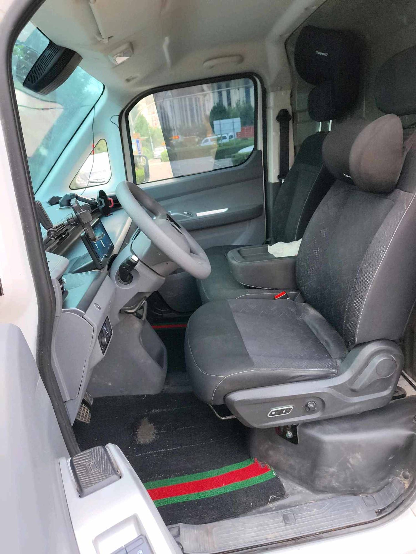 Foton View i7 2024 Model | Short Wheelbase Flat Roof Automatic Passenger Van