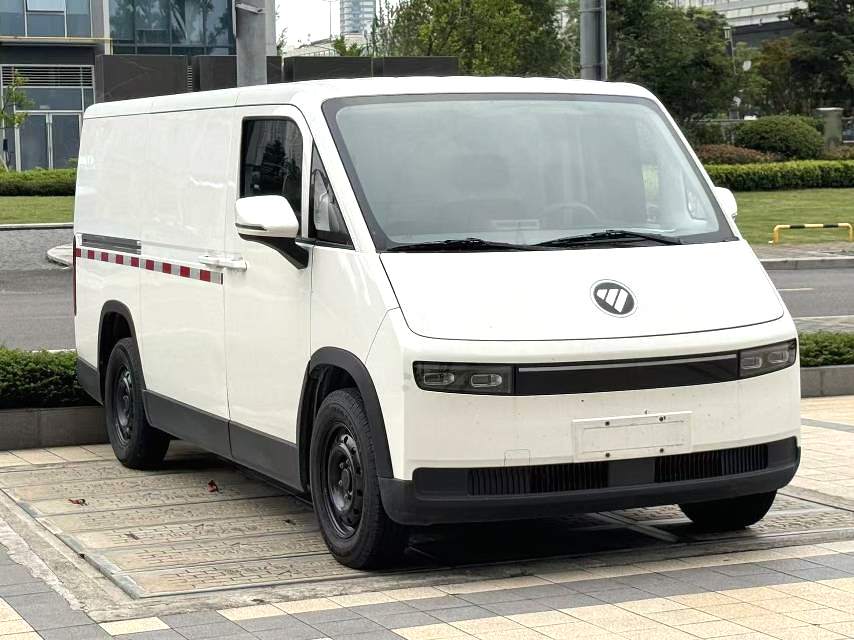 Foton View i7 2025 Model | Premium Edition Short Wheelbase FWD  Roof Single Tire 2-Seater Automatic Closed Van