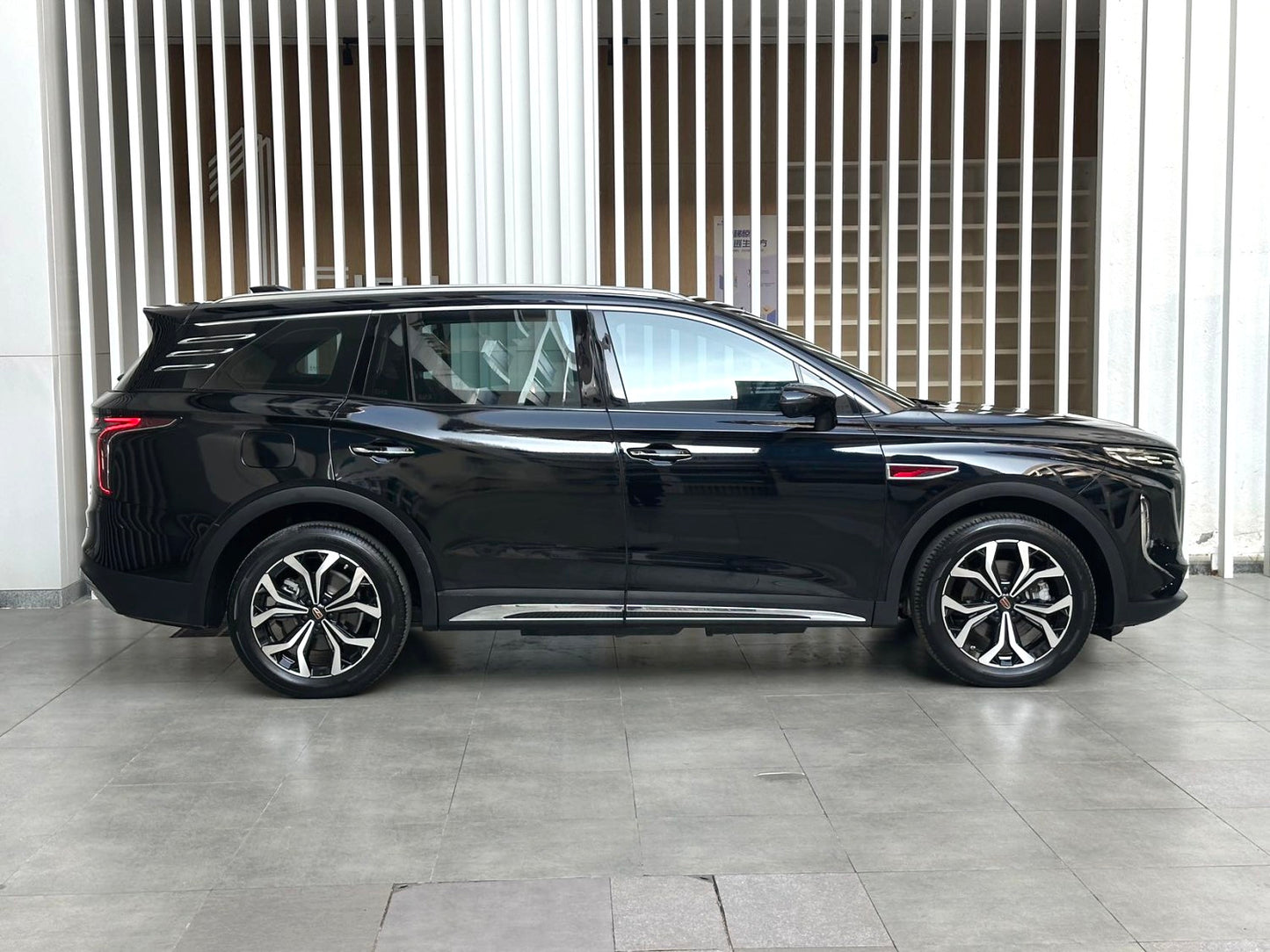 Used Hongqi 2023 HS7 48V 2.0T 4WD Flagship Comfort Edition 6-seat Automatic Transmission front view for China car export