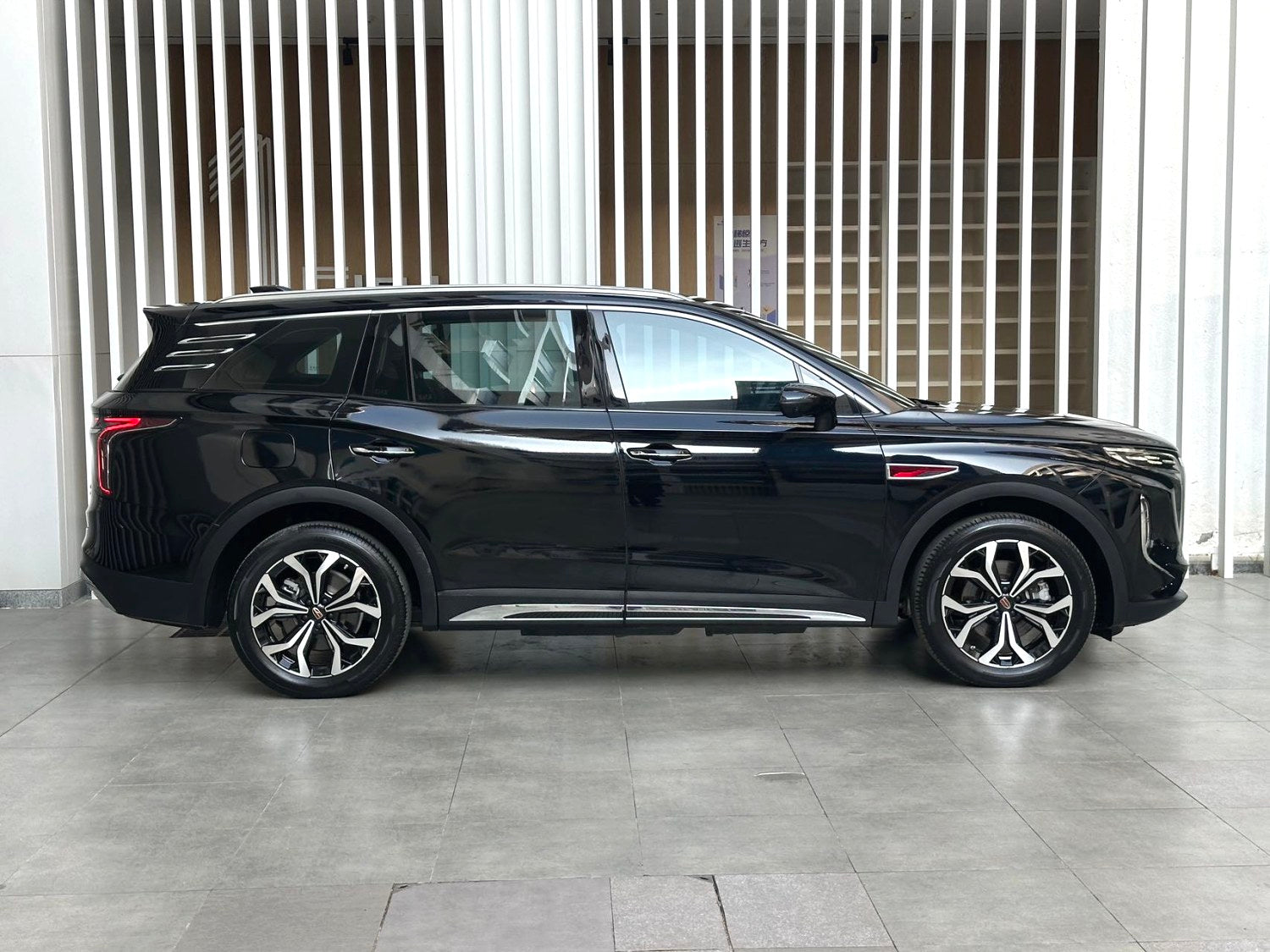 Used Hongqi 2023 HS7 48V 2.0T 4WD Flagship Comfort Edition 6-seat Automatic Transmission front view for China car export