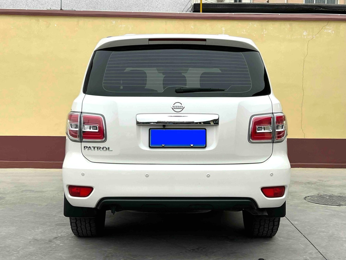 Used Nissan Patrol 2018 Model 4.0L Elite Trim front view for China car export
