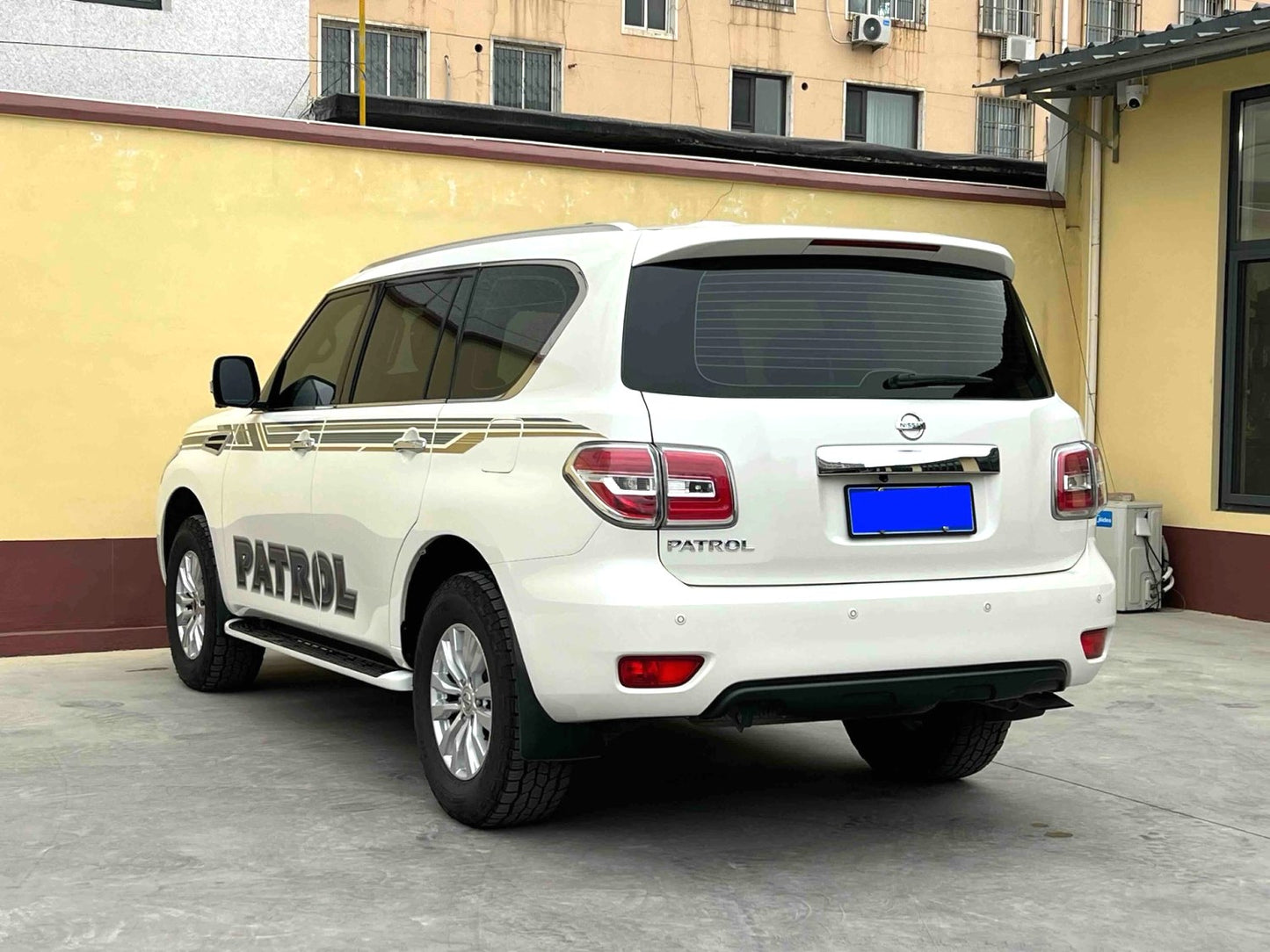 Used Nissan Patrol 2018 Model 4.0L Elite Trim side view for China car export
