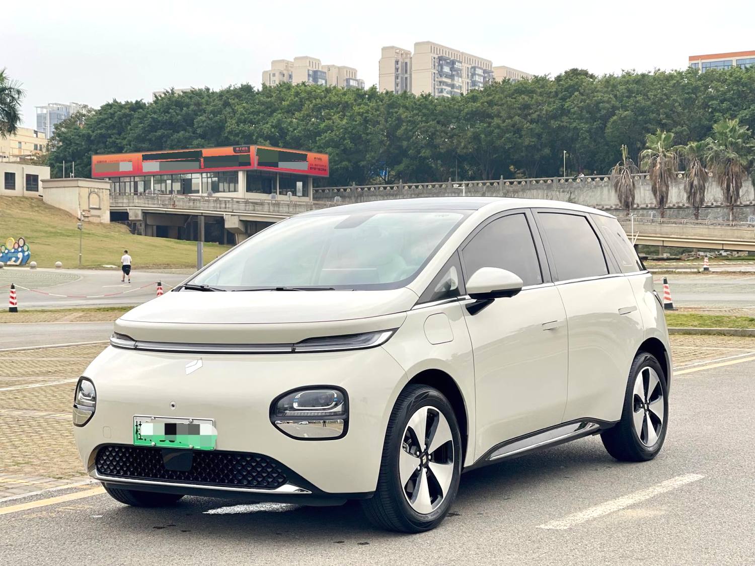 Used Baojun Cloud 2023 460 Max front view for China car export