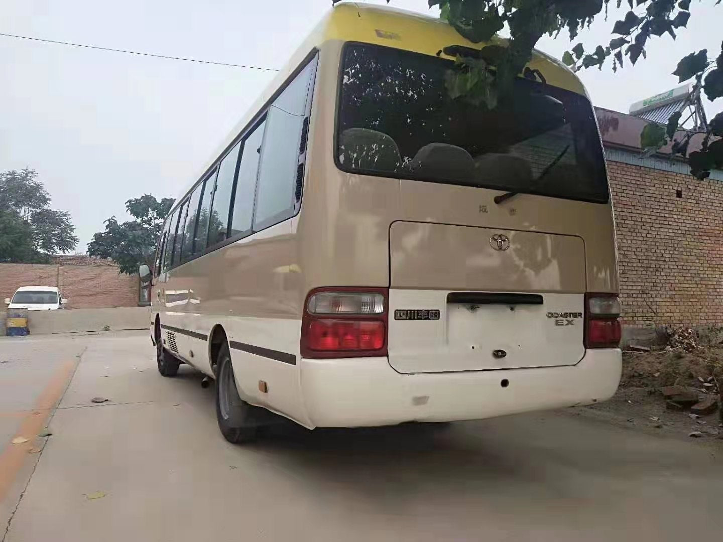 Toyota Coaster 2011 model national ? Manual Gasoline interior photo for China car export