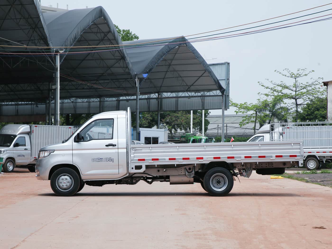 Wuling Rongguang Xinka Pickup 2024 2.0L Double-Row Long-Wheelbase Dual-Rear-Wheel CNG Lift Type