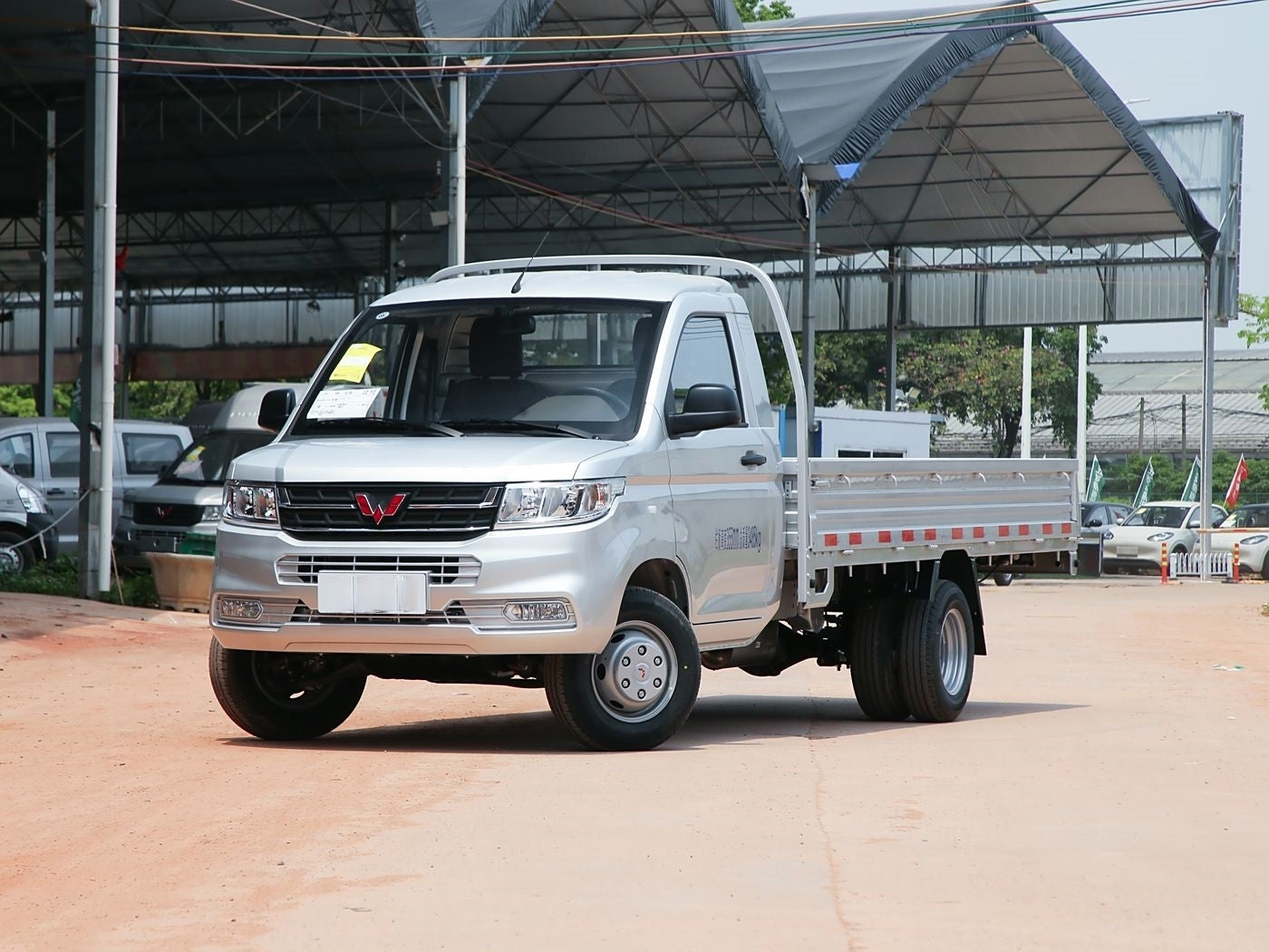 Wuling Rongguang Xinka Pickup 2024 2.0L Double-Row Long-Wheelbase Dual-Rear-Wheel CNG Lift Type