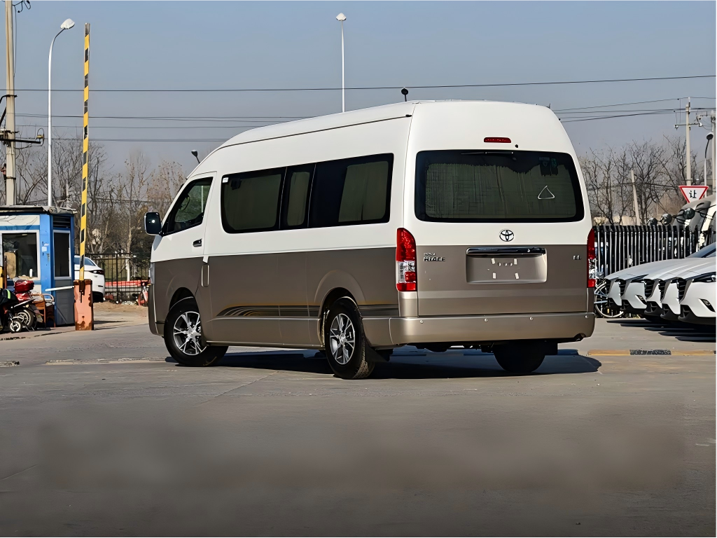 2011 Toyota HiAce 2.7L MT STANDARD