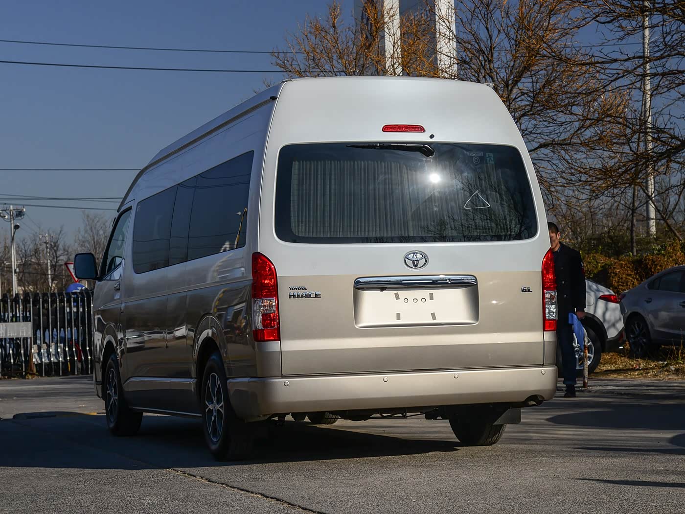 2011 Toyota HiAce 2.7L MT STANDARD