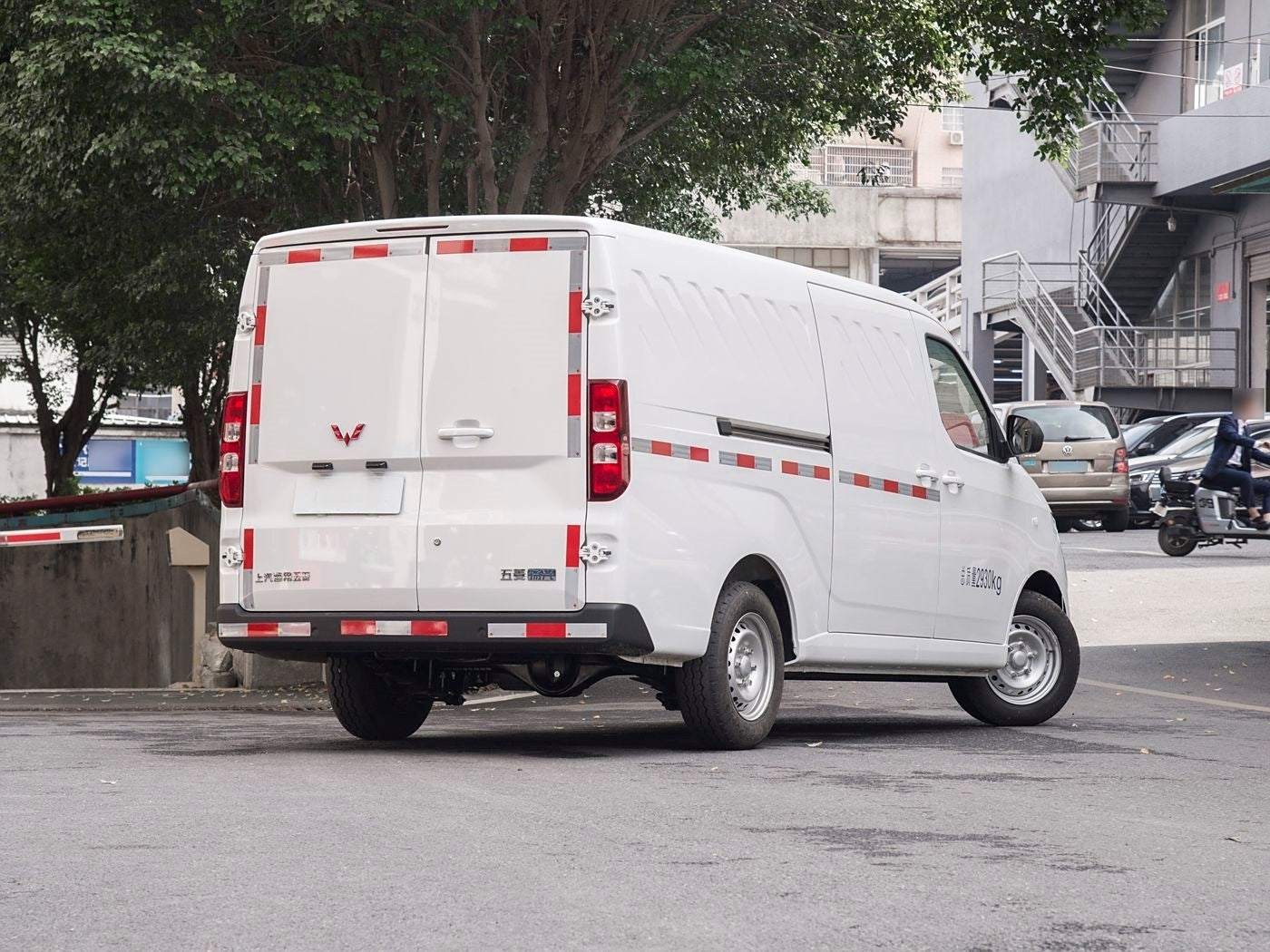 Wuling Yangguang 2025 310KM Passenger Van CATL Custom Edition