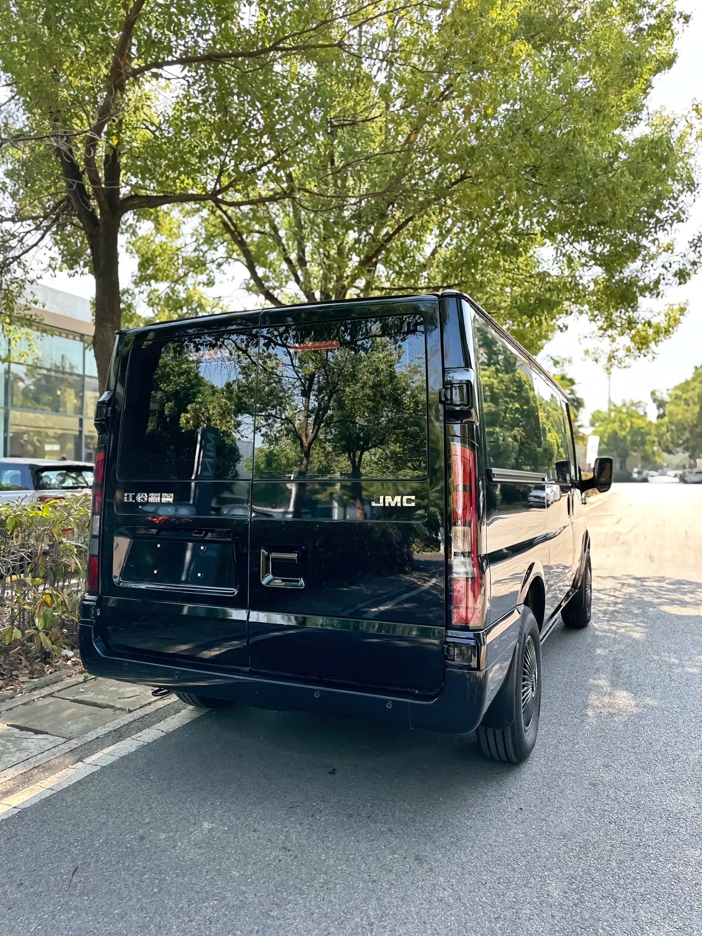 JMC Forthing 2025 2.0T 8AT diesel mid-axle mid-top commercial van