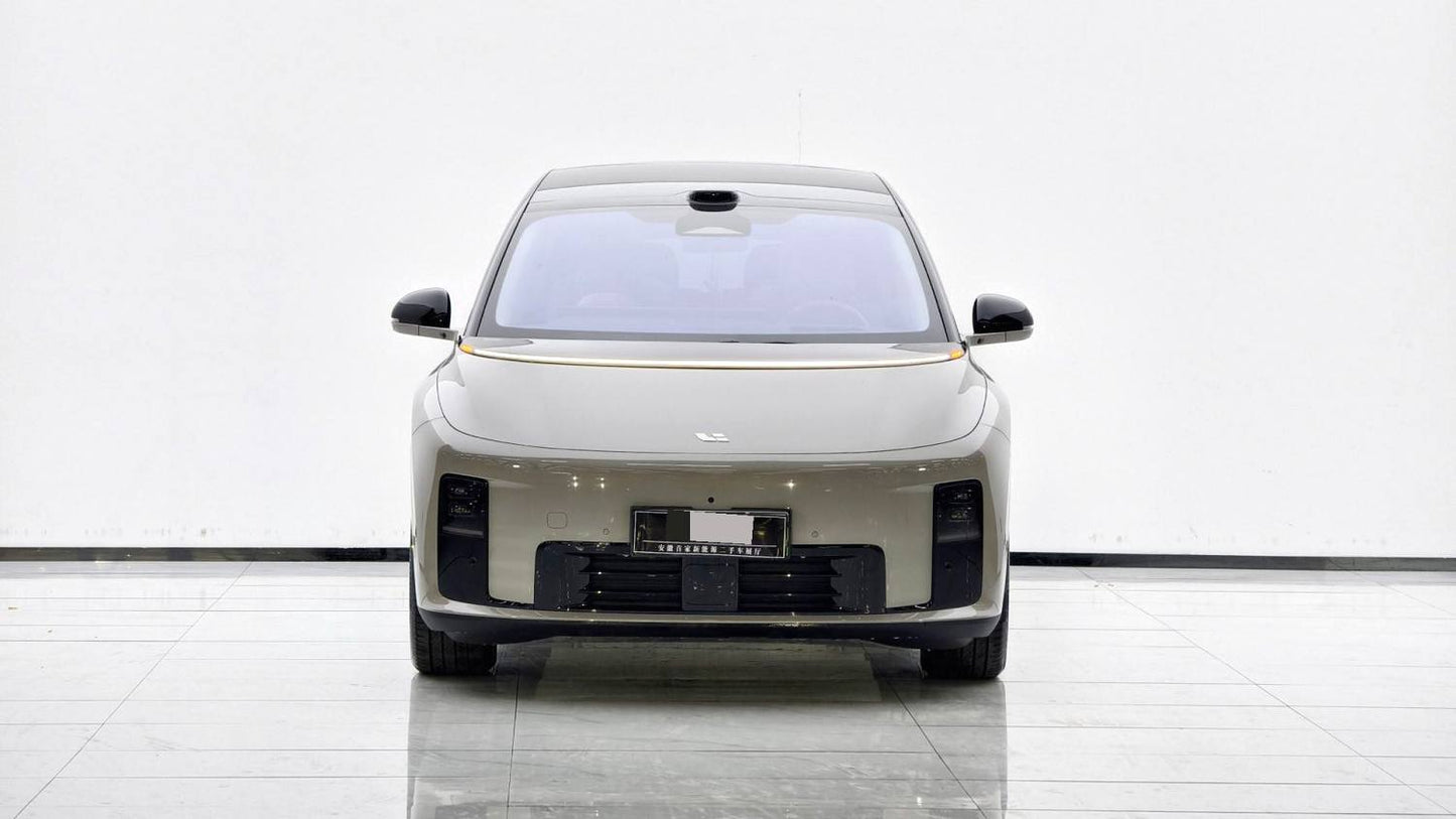 Used Li Auto i8 2025 Standard Edition side view for China car export