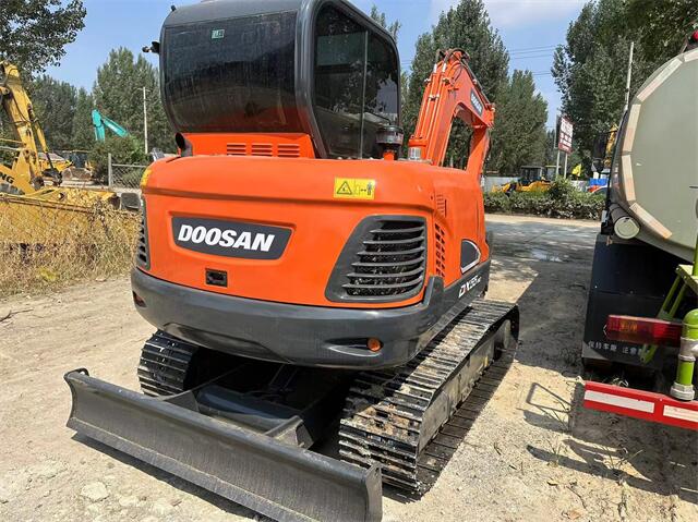 USED DOOSAN DX55 EXCAVATOR