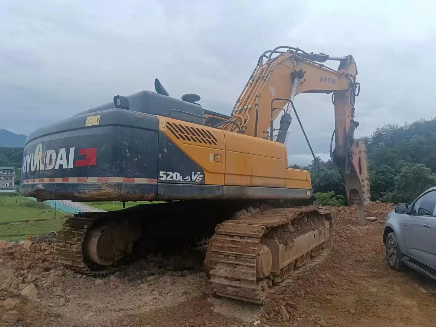 USED HYUNDAI 520L-9VS EXCAVATOR