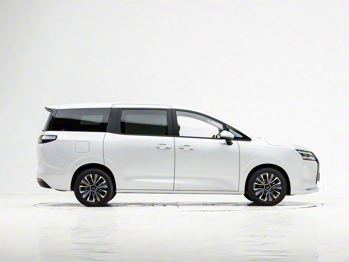 Wuling Starlight 730 New Energy 2025 Pure Electric 500km Luxury Edition