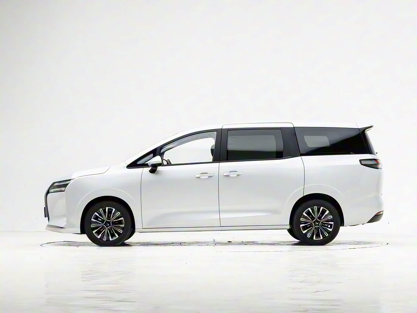 Wuling Starlight 730 New Energy 2025 Pure Electric 500km Luxury Edition