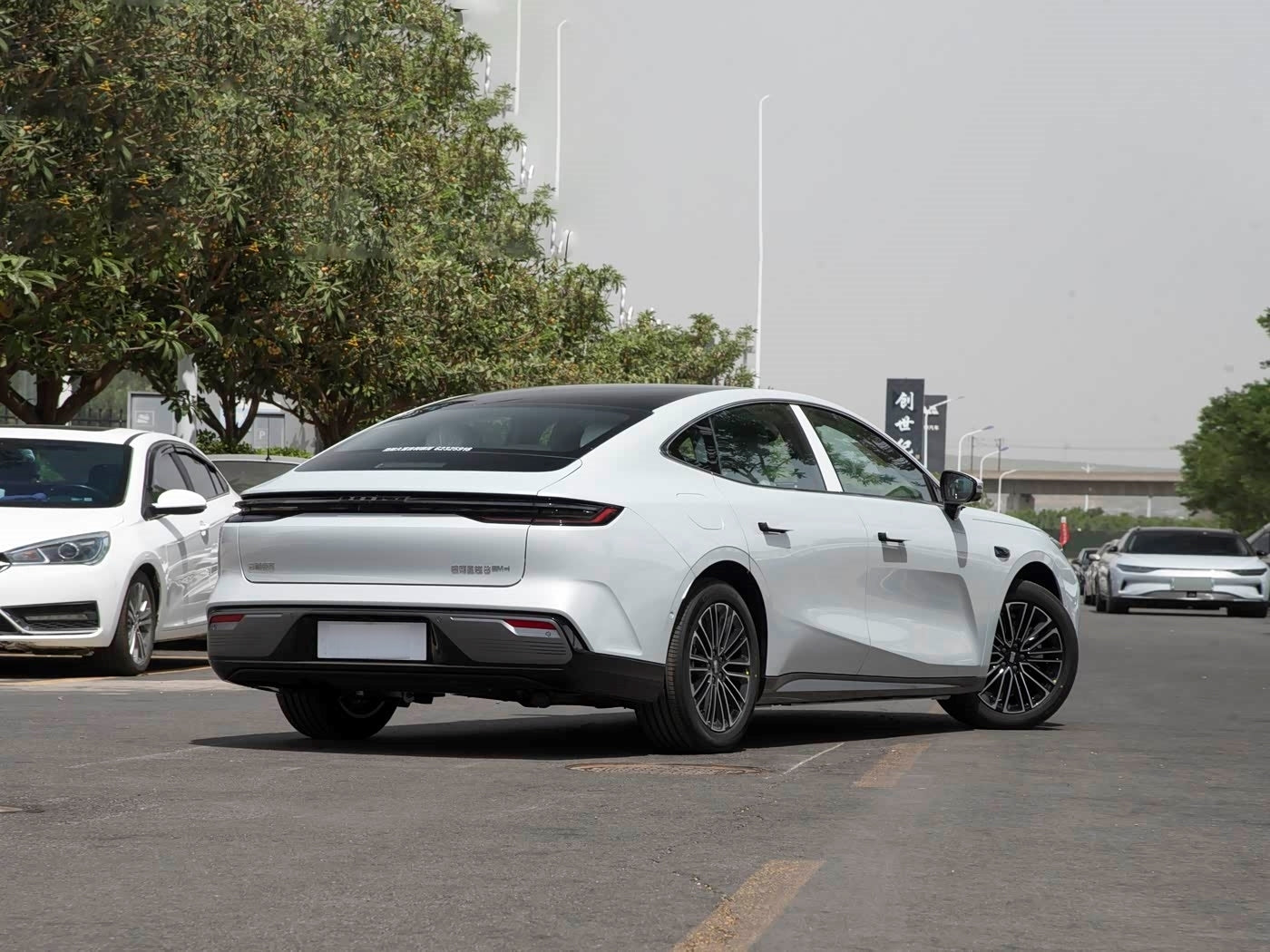 Geely Galaxy Starship 8 2025 60km EM-i Luxury Enjoyment Edition