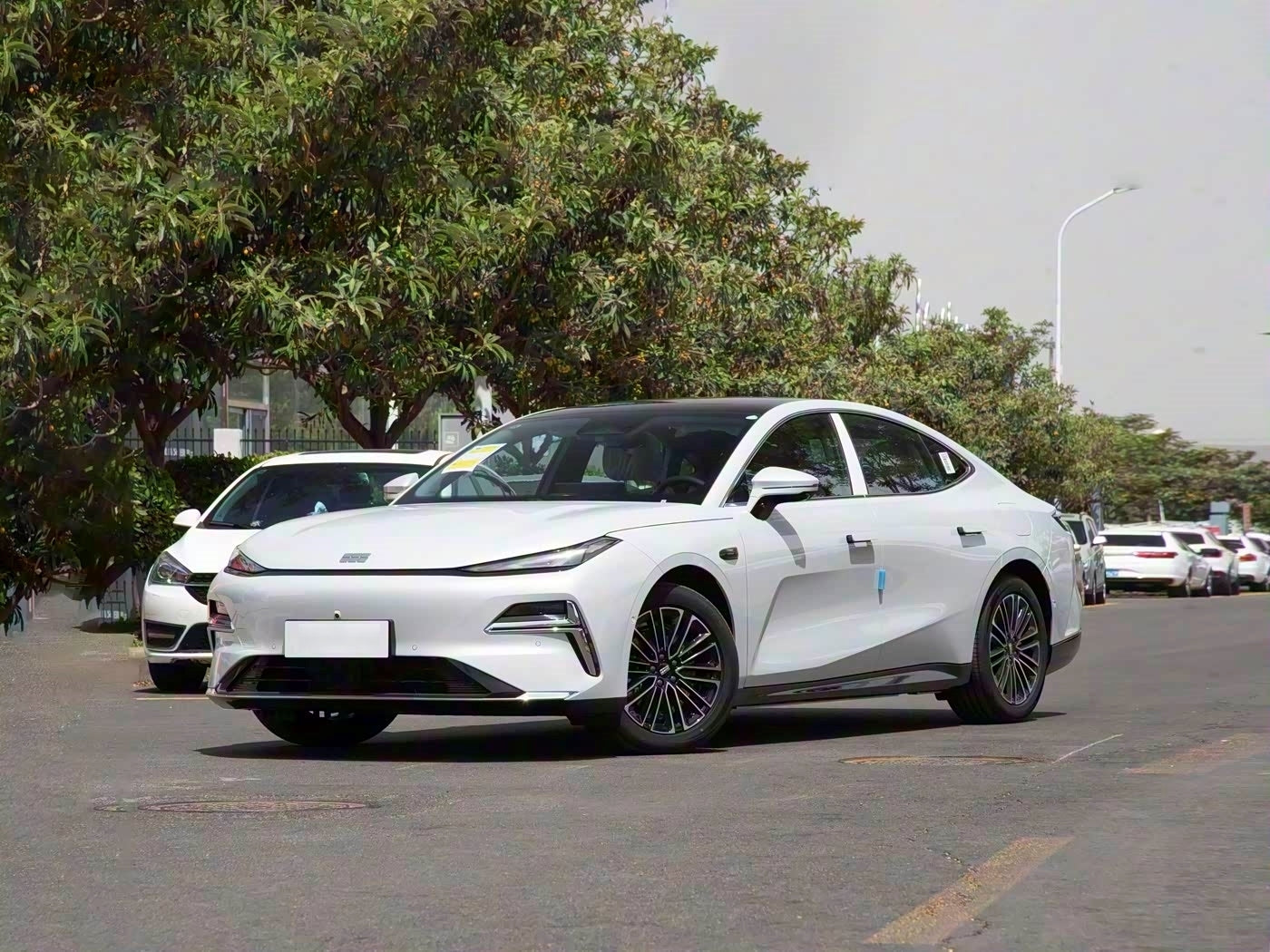 Geely Galaxy Starship 8 2025 60km EM-i Luxury Enjoyment Edition