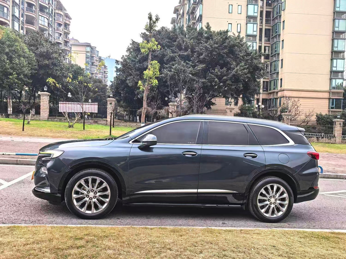 Used Buick Enclave 2020 2.0T 28T 4WD Flagship Edition front view for China car export