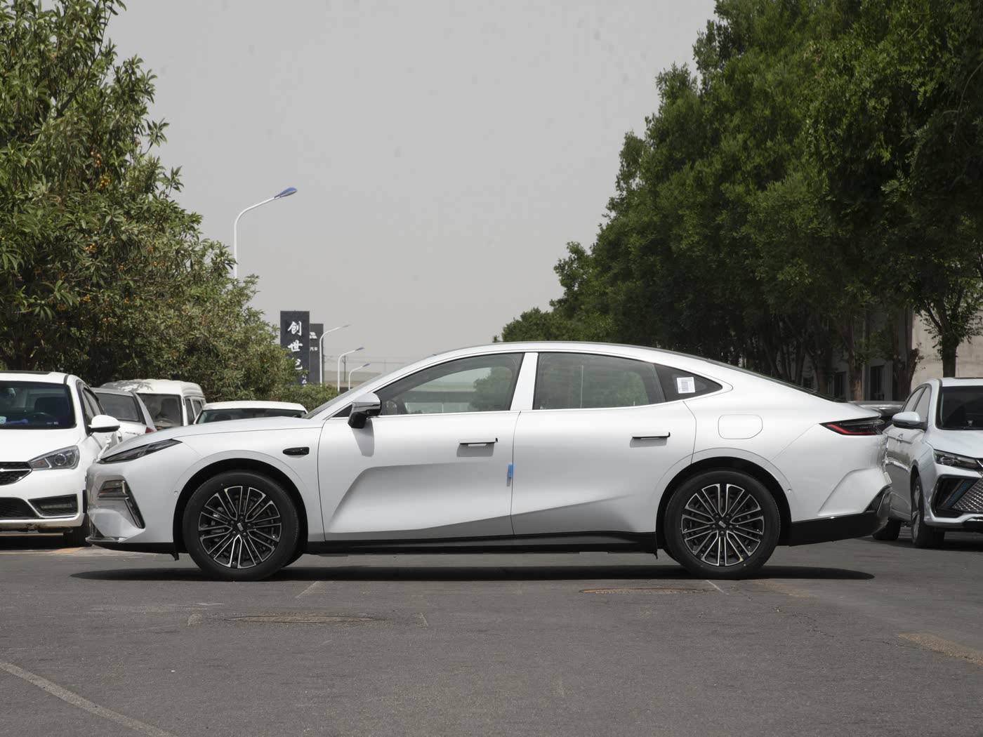 Geely Galaxy Starship 8 2025 60km EM-i Luxury Enjoyment Edition