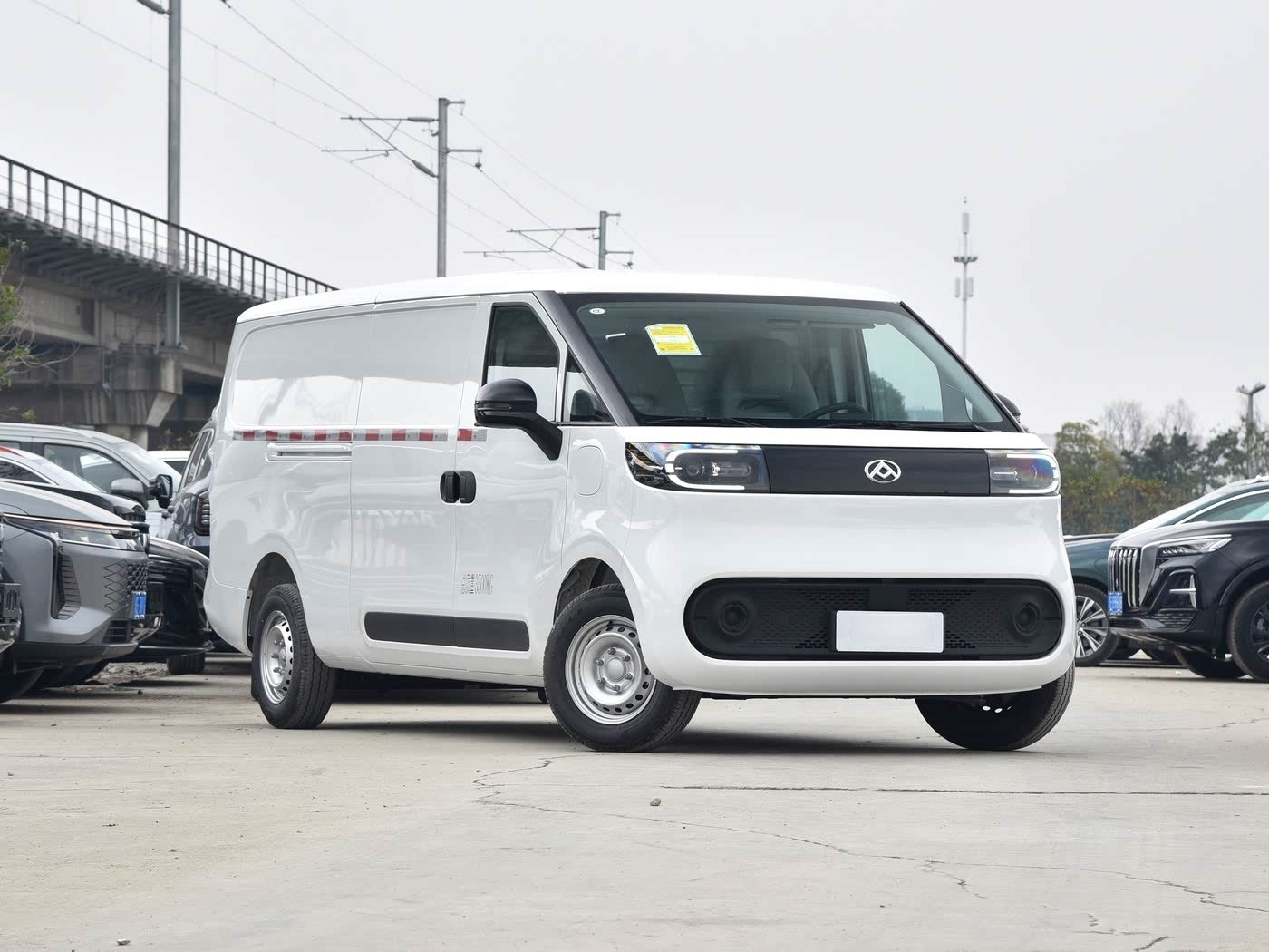 Saic Maxus eDeliver 5 2025 Model V1+ Long - Axis High - Roof Multi - Function Version (62kWh)