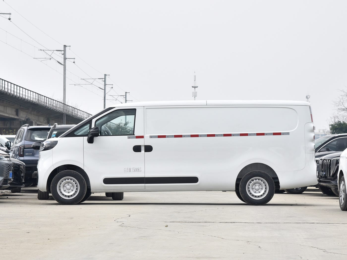 Saic Maxus eDeliver 5 2025 Model V1+ Long - Axis High - Roof Multi - Function Version (62kWh)
