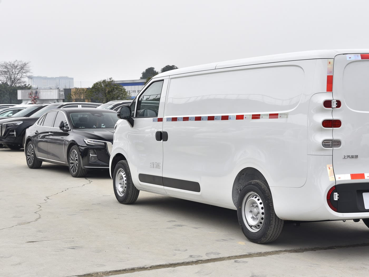 Saic Maxus eDeliver 5 2025 Model V1+ Long - Axis High - Roof Multi - Function Version (62kWh)