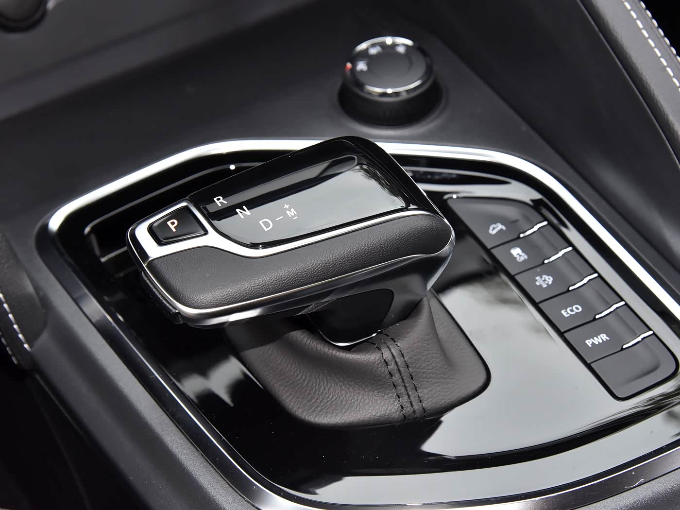 SAIC Maxus 2026 Xingji L 2.0T Diesel Manual 2WD Power Version (Standard Cargo Box)