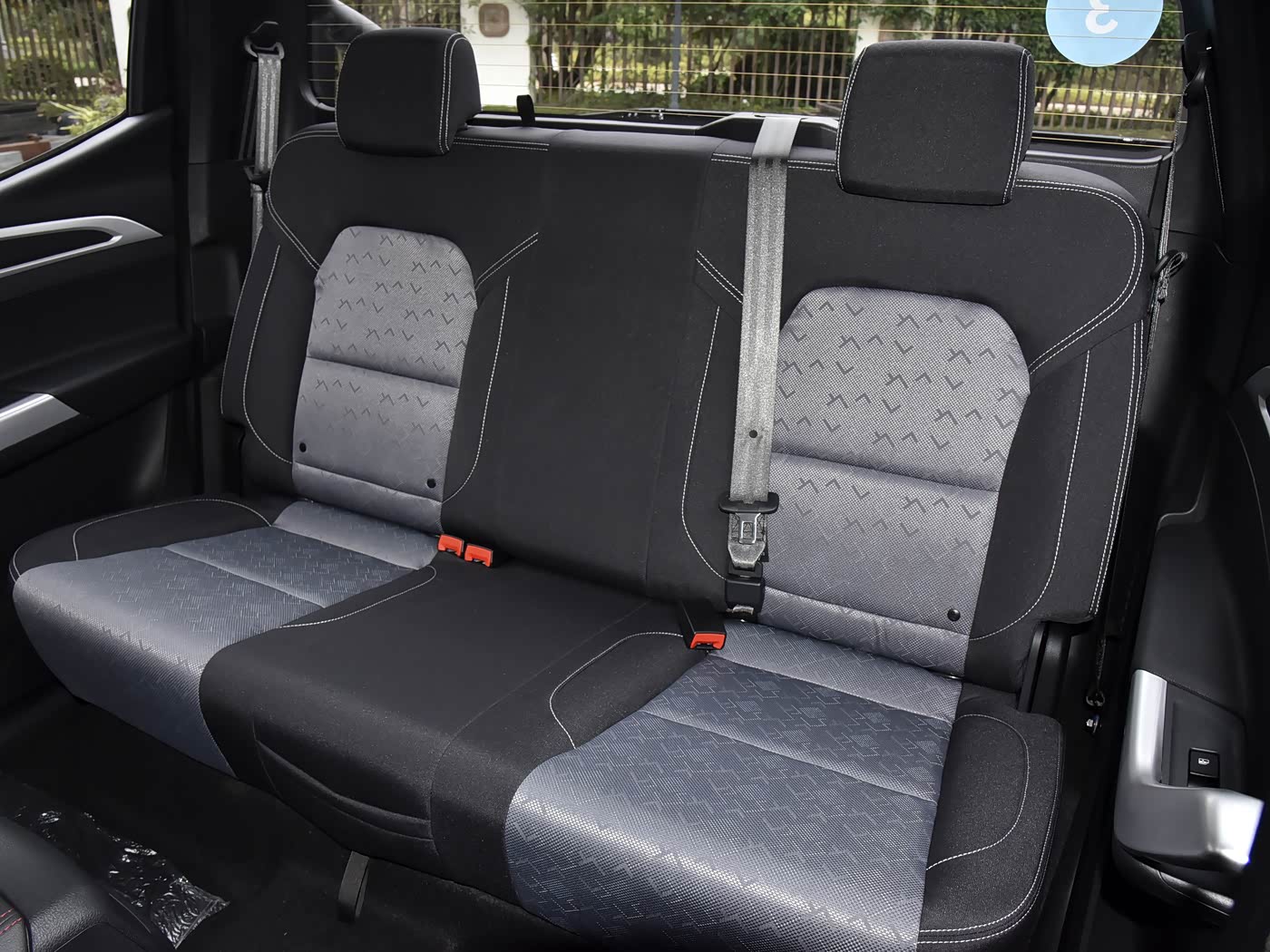 SAIC Maxus 2026 Xingji L 2.0T Diesel Manual 2WD Power Version (Standard Cargo Box)