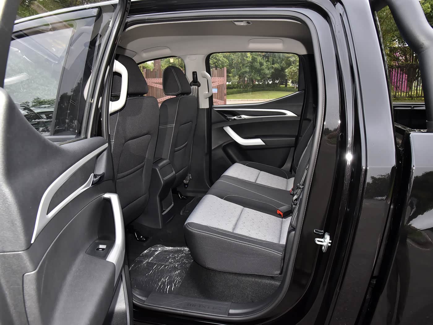 SAIC Maxus 2026 Xingji L 2.0T Diesel Manual 2WD Power Version (Standard Cargo Box)