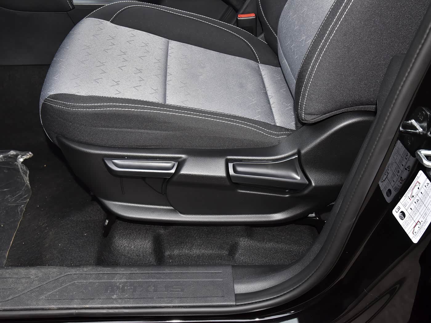 SAIC Maxus 2026 Xingji L 2.0T Diesel Manual 2WD Power Version (Standard Cargo Box)