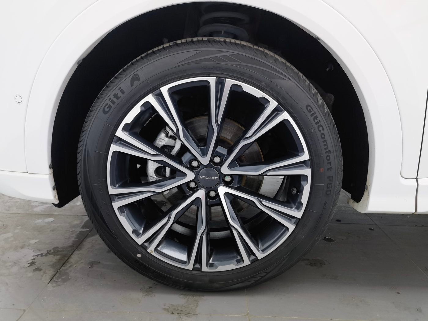 Used Jetour X70 2023 2.0T DCT Zhuge Wolong 7-seater side view for China car export