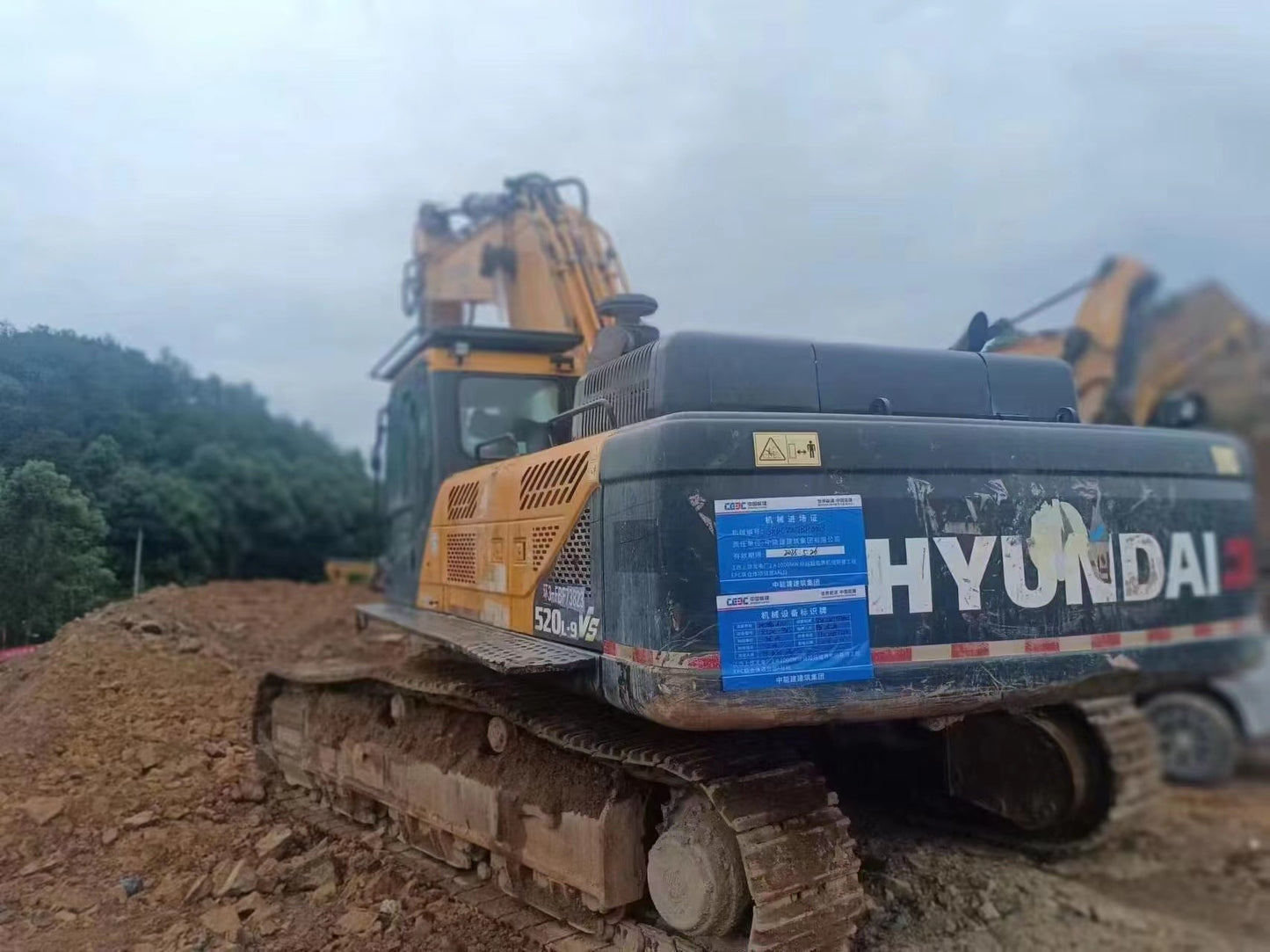 USED HYUNDAI 520L-9VS EXCAVATOR