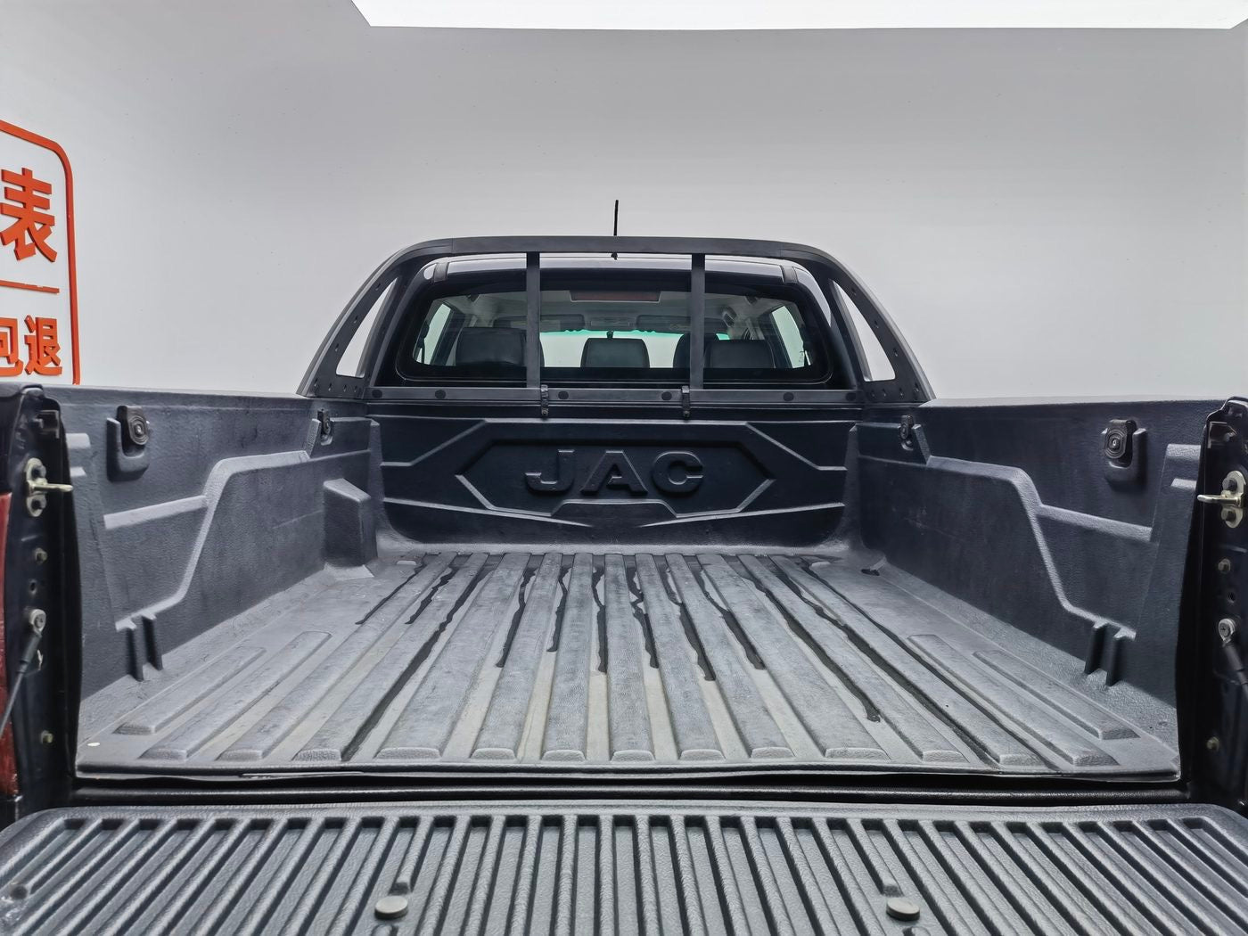 Used JAC T6 2018 2.0T MT Creator Edition Luxury Long Wheelbase Rear-wheel Drive HFC4DB2-1D1 Diesel National V