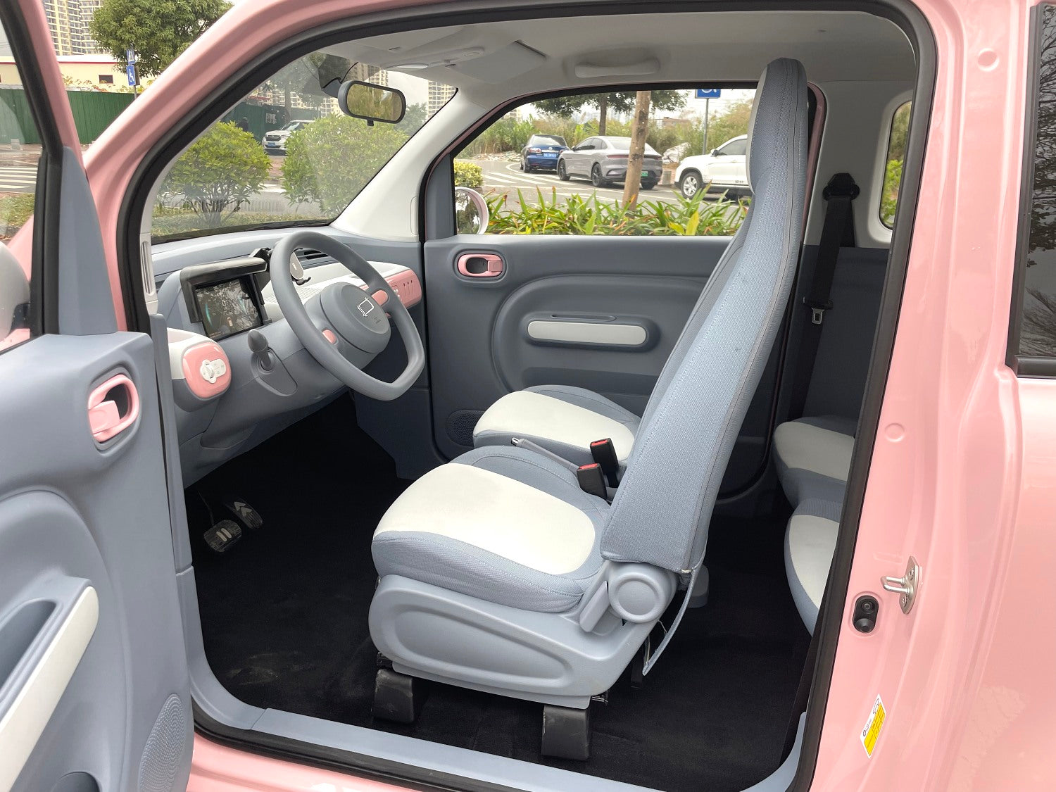 Used BESTUNE Pony 2025 222km Smart Pony side view for China car export