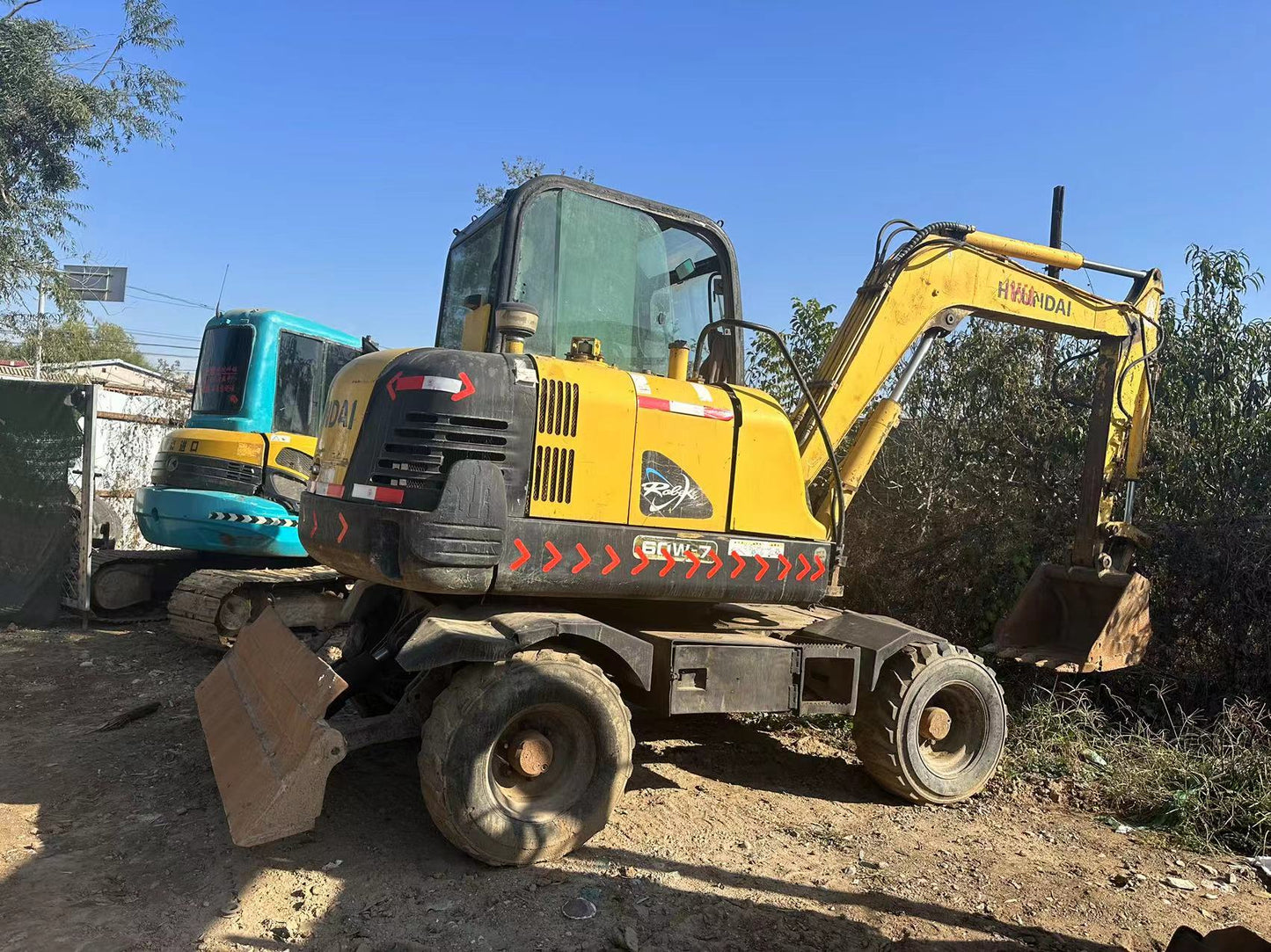 USED HYUNDAI 60W-7 WHEEL EXCAVATOR