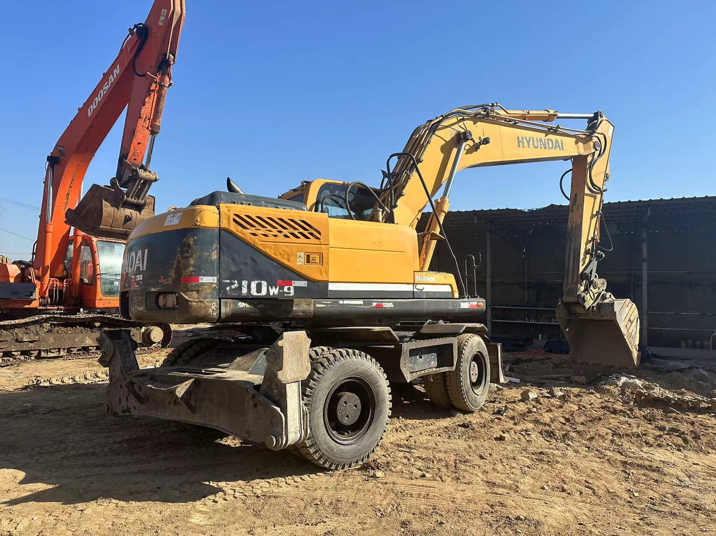 USED HYUNDAI 210W-9 WHEEL EXCAVATOR