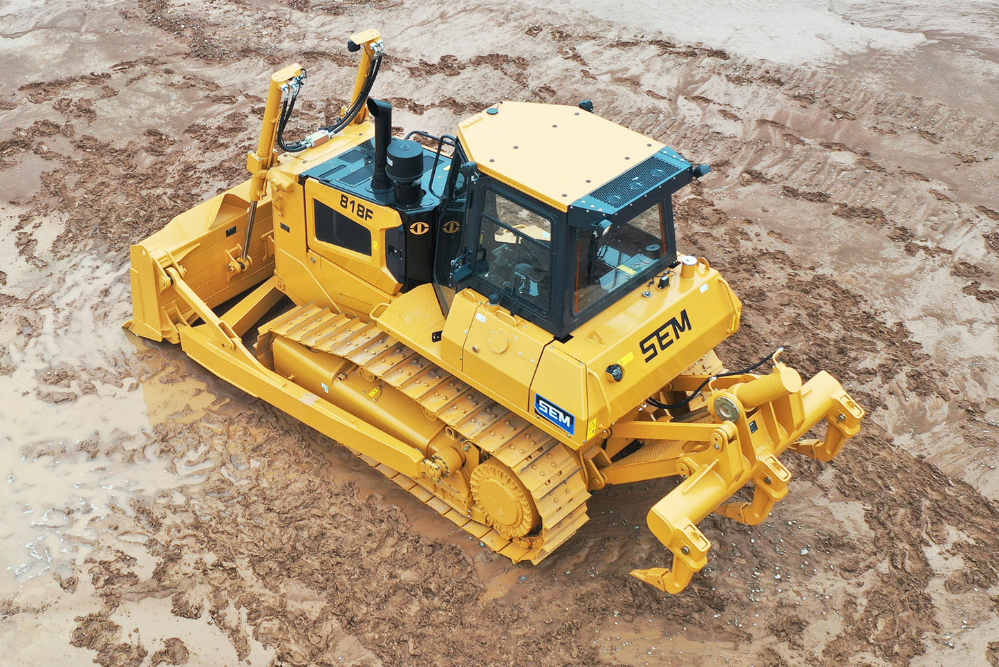 SEM 818F BULLDOZER WITH RIPPER