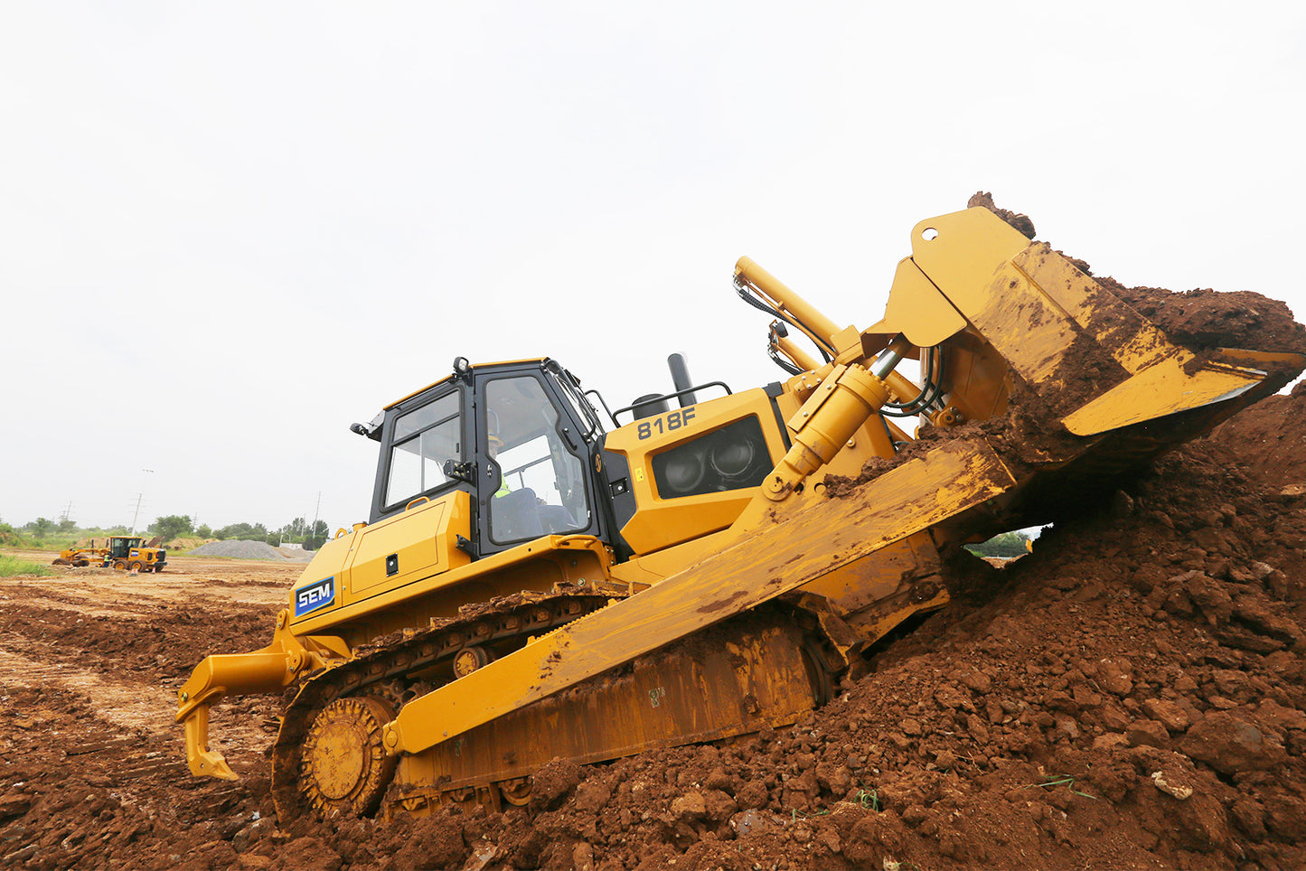 SEM 818F BULLDOZER WITH RIPPER