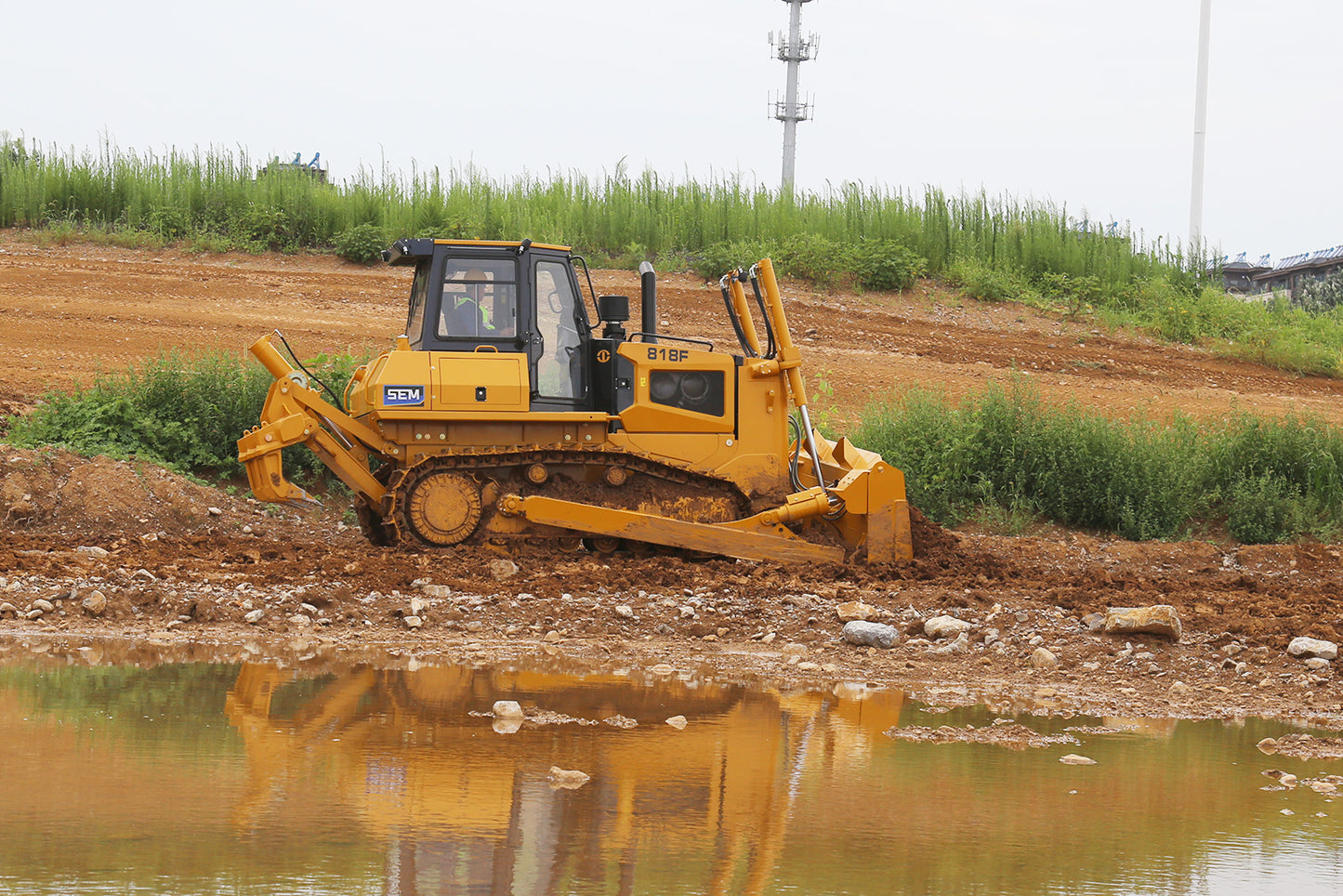 SEM 818F BULLDOZER WITH RIPPER